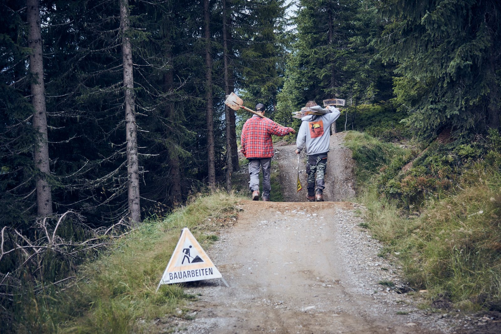 Flowiger Panorama-Trail mit weiten Kurven am Kohlmais.